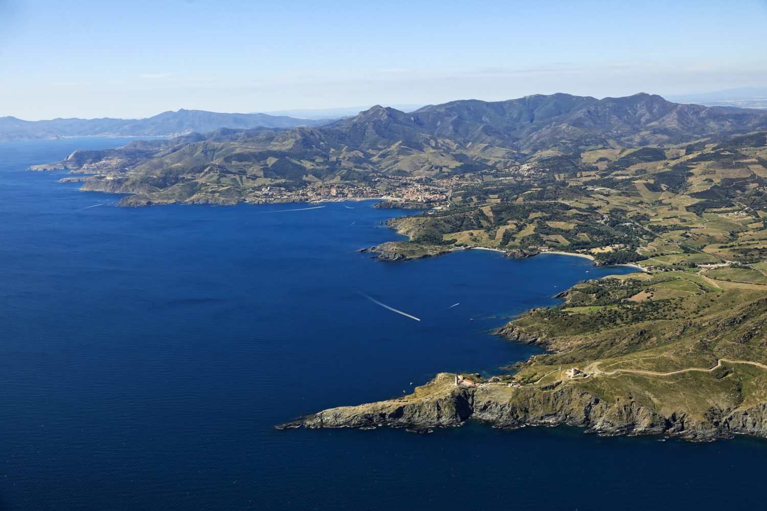 (66) Pyrenees-Orientales: Le Cap Bear, Banyuls-sur-mer et la cote rocheuse. Vue aerienne.